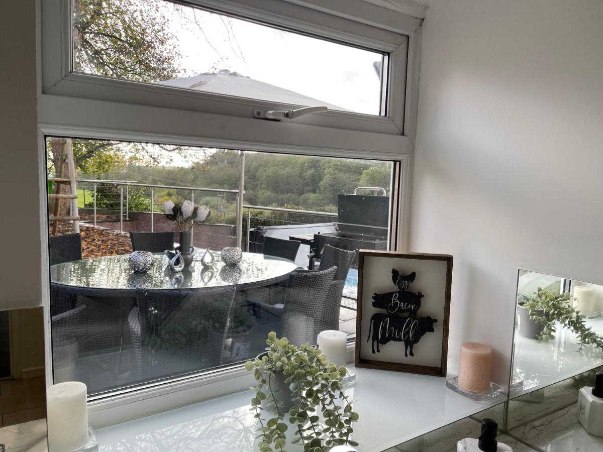 Tollgate House - Luxury Cozy Cottage - Huge Hot Tub - Alton Towers Cheadle  Exterior foto