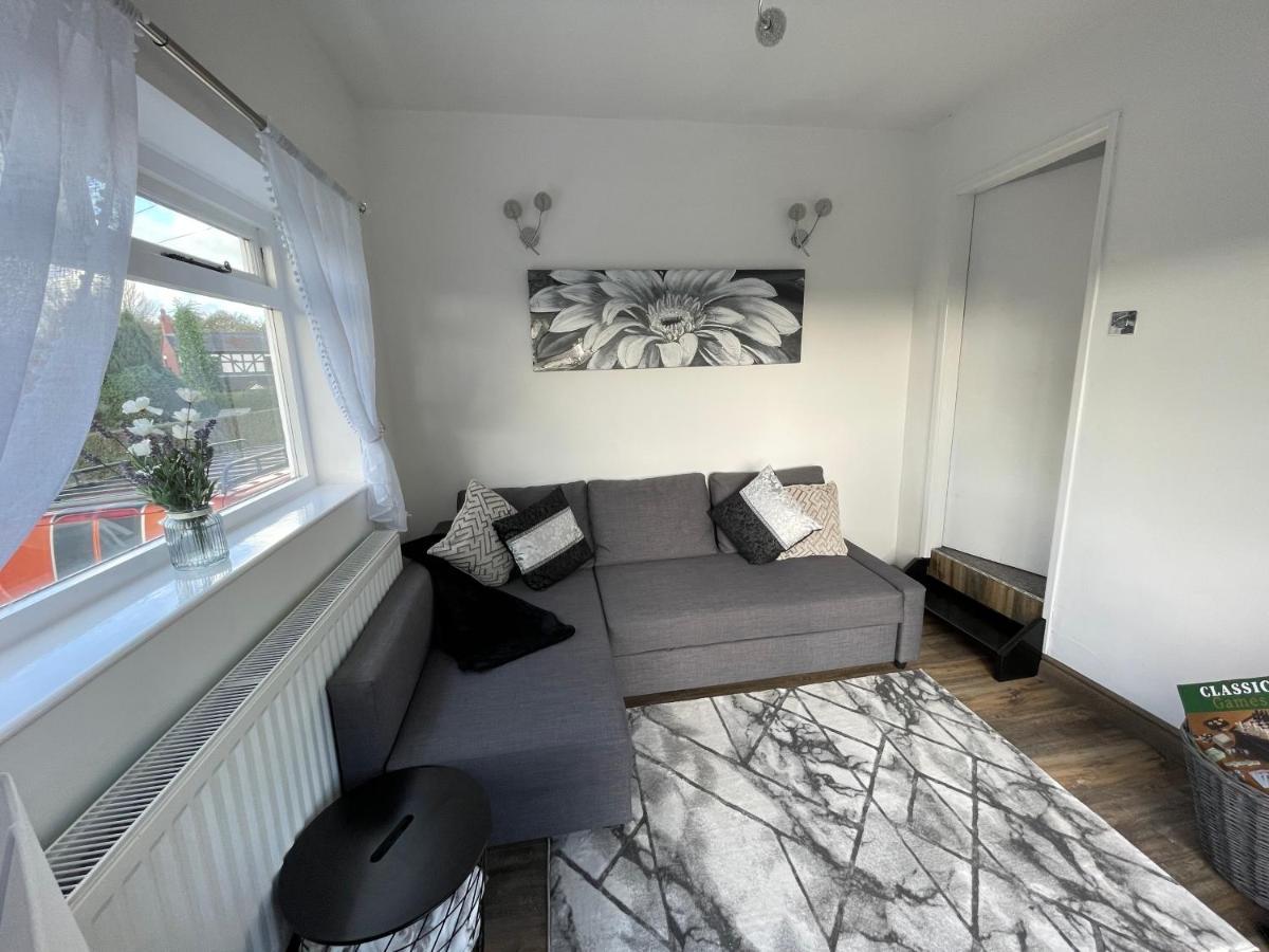 Tollgate House - Luxury Cozy Cottage - Huge Hot Tub - Alton Towers Cheadle  Exterior foto